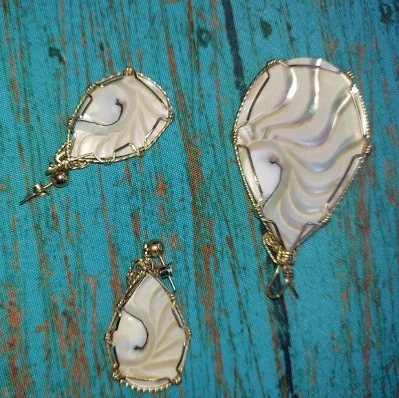 Vintage Shell Wire Wrap Pendant & Earrings Set - Picture 5 of 11